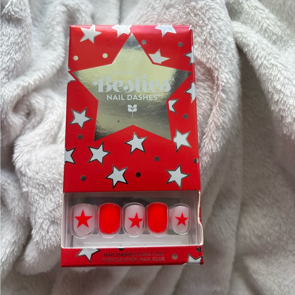 Red aspen nail dashes - all American besties Astrid